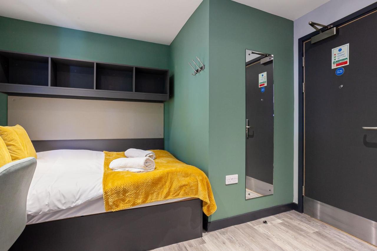 Apartment Modern And Trendy At Sherbourne Village In