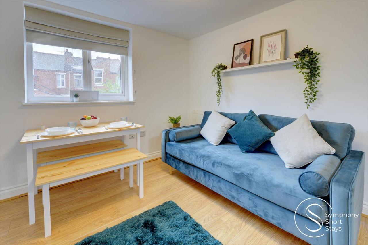 Modern, Stylish Ensuite With Netflix & Parking By Symphony Short Stays
