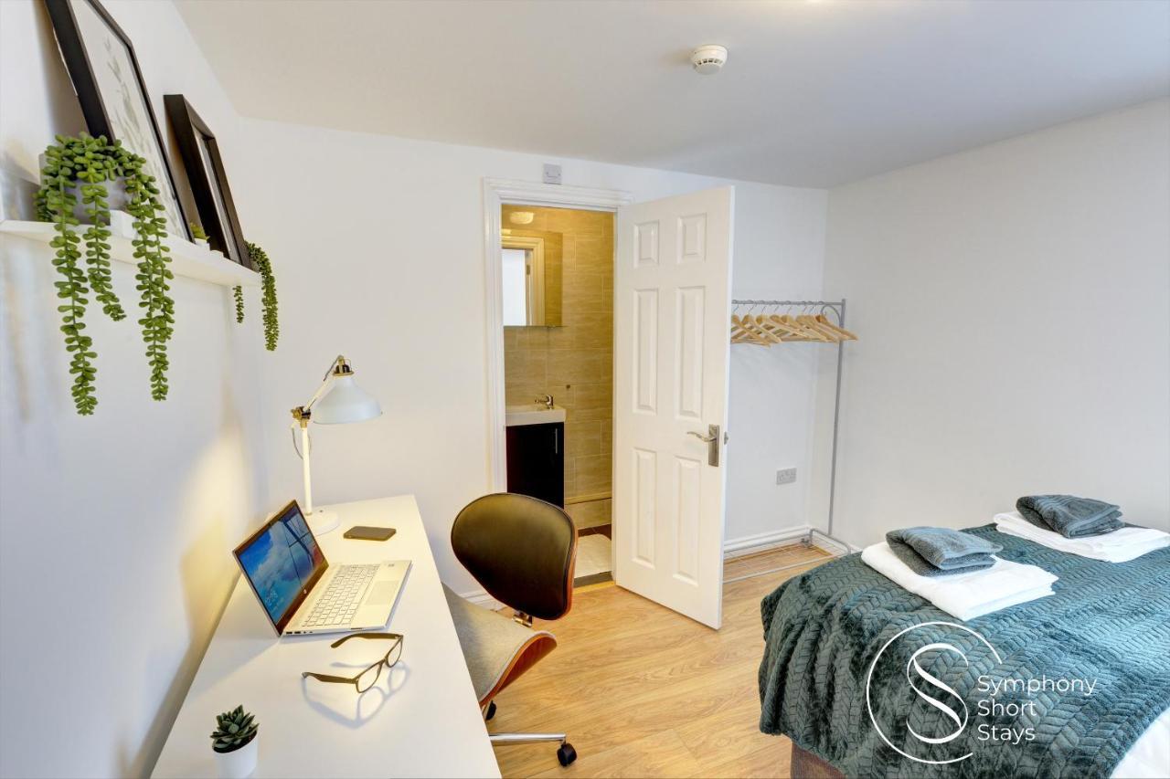 Modern, Stylish Ensuite With Netflix & Parking By Symphony Short Stays *