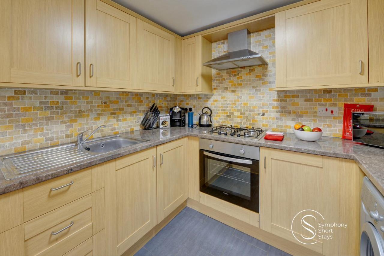 Apartamento Modern, Stylish Ensuite With Netflix & Parking By Symphony Short Stays *