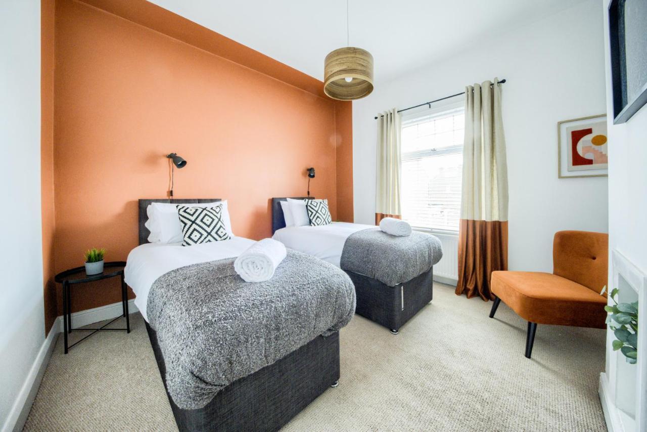 Fashionable House, Centre, Free Parking, Sleeps 4, By Empower Homes Casa de férias