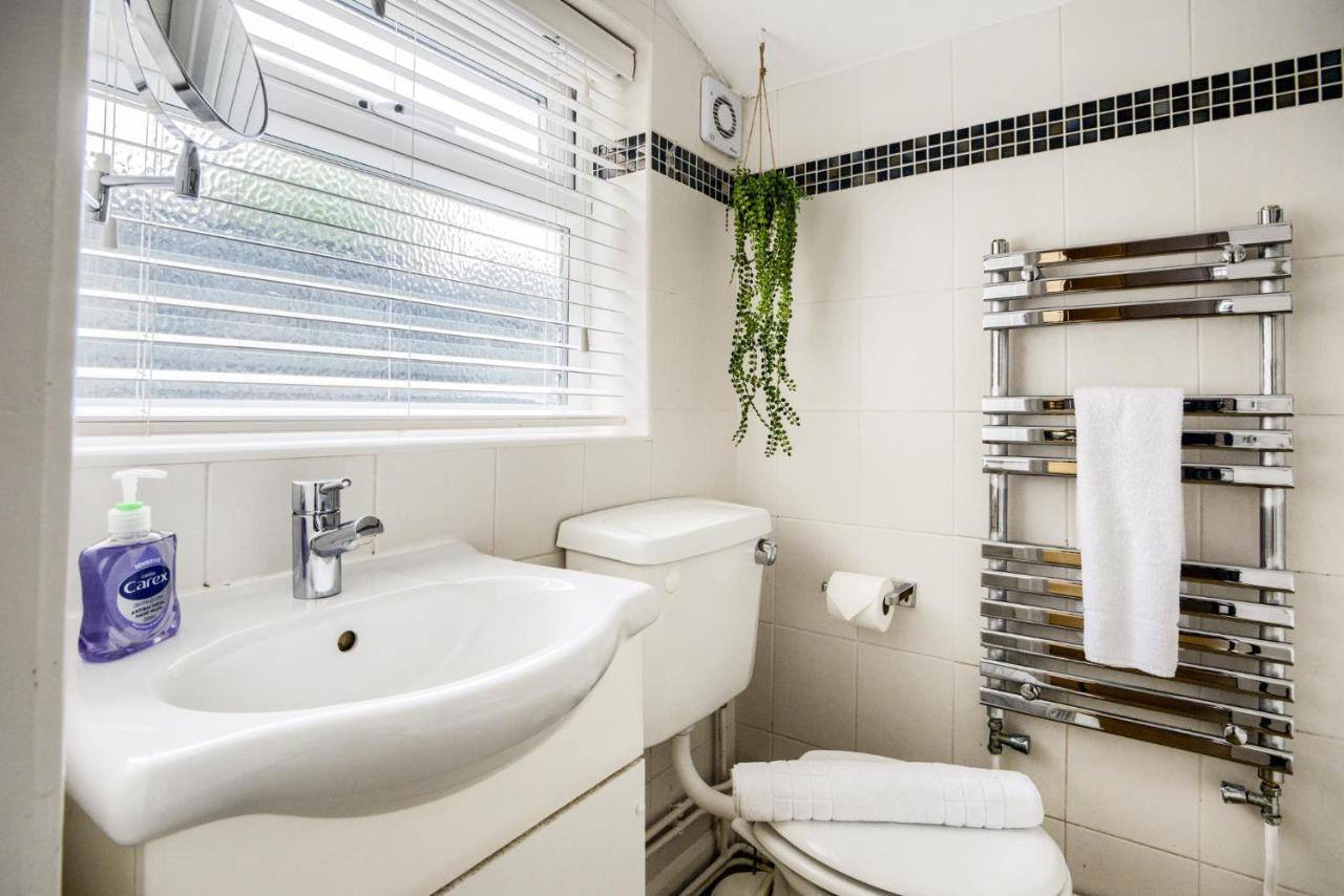 Fashionable House, Centre, Free Parking, Sleeps 4, By Empower Homes