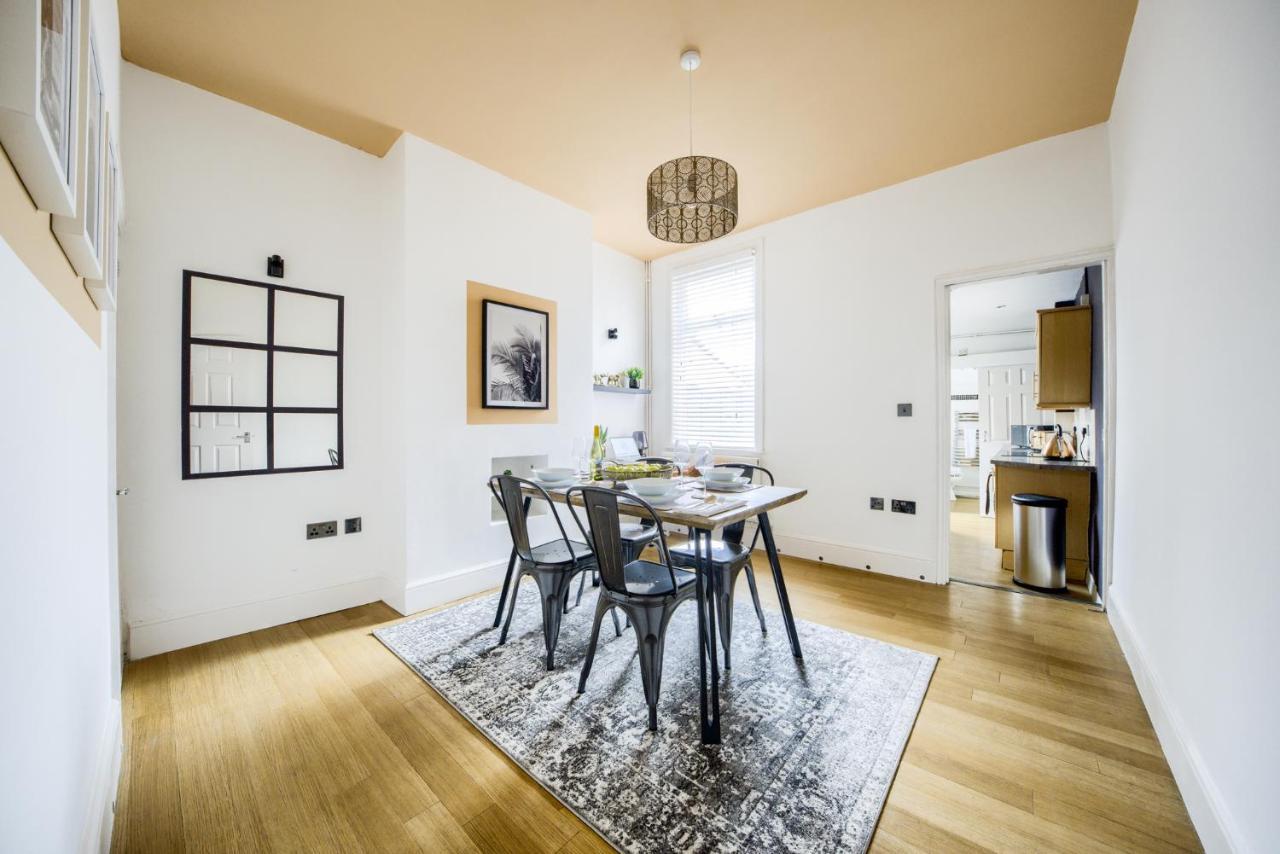 Casa de férias Fashionable House, Centre, Free Parking, Sleeps 4, By Empower Homes