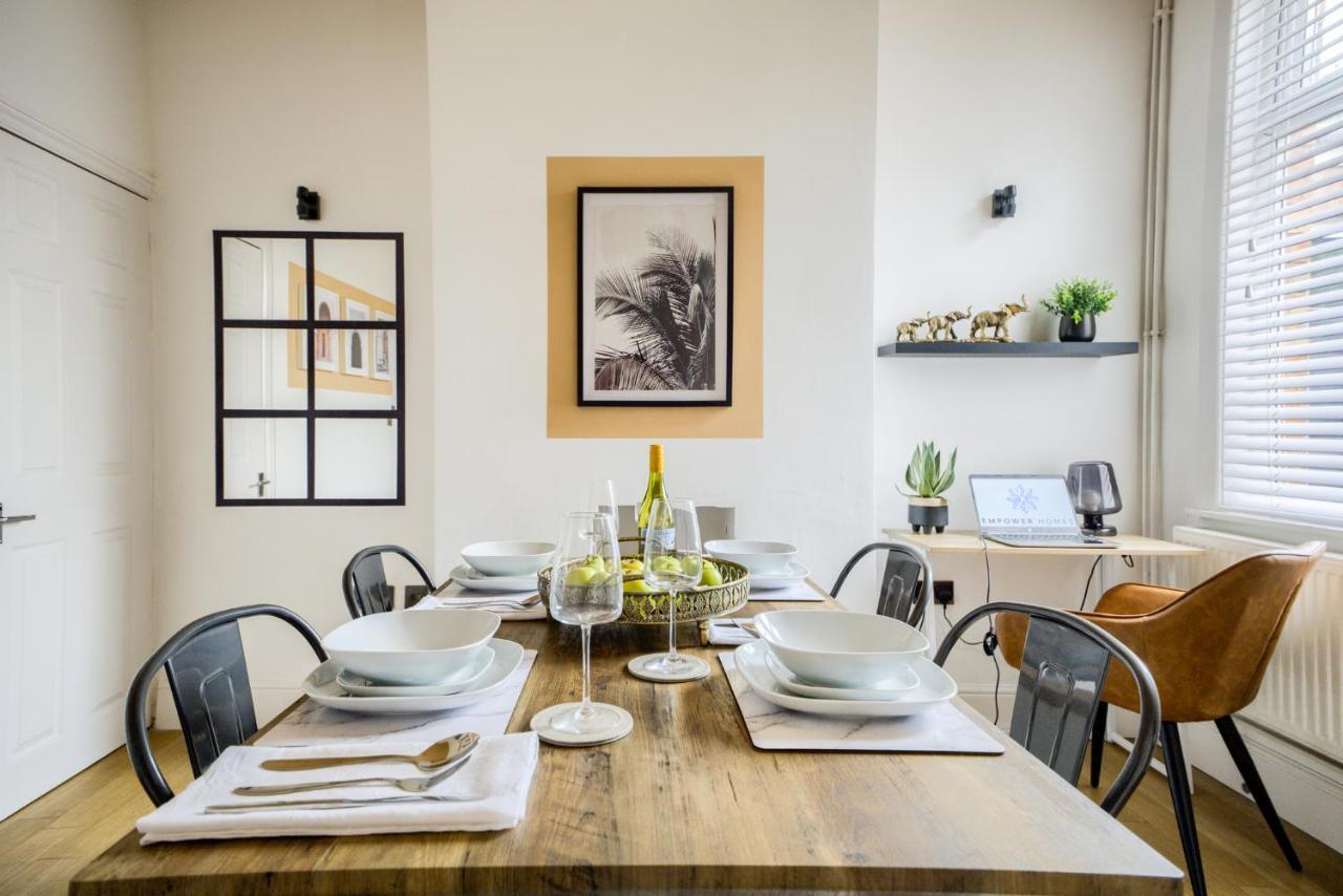 Fashionable House, Centre, Free Parking, Sleeps 4, By Empower Homes *