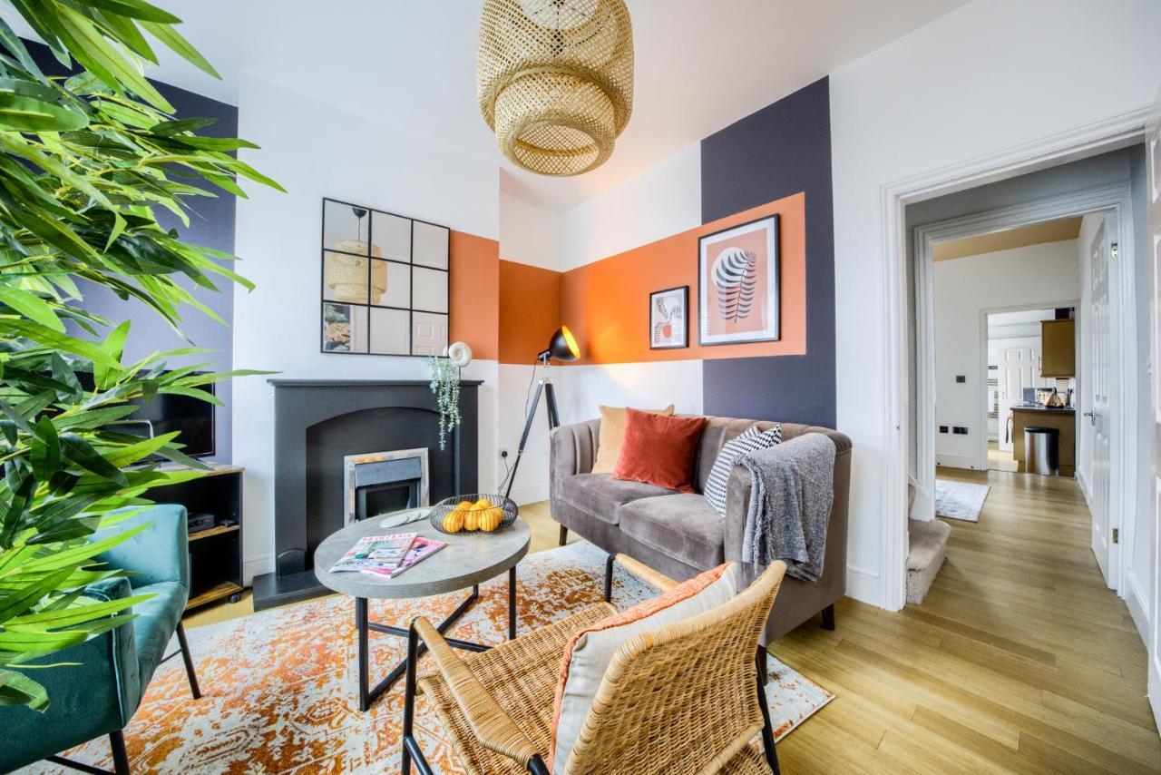 Fashionable House, Centre, Free Parking, Sleeps 4, By Empower Homes Coventry