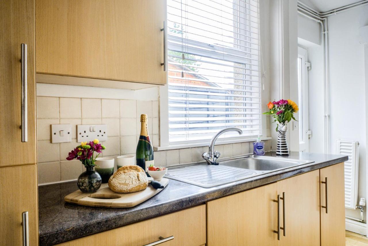 Casa de férias Fashionable House, Centre, Free Parking, Sleeps 4, By Empower Homes Coventry