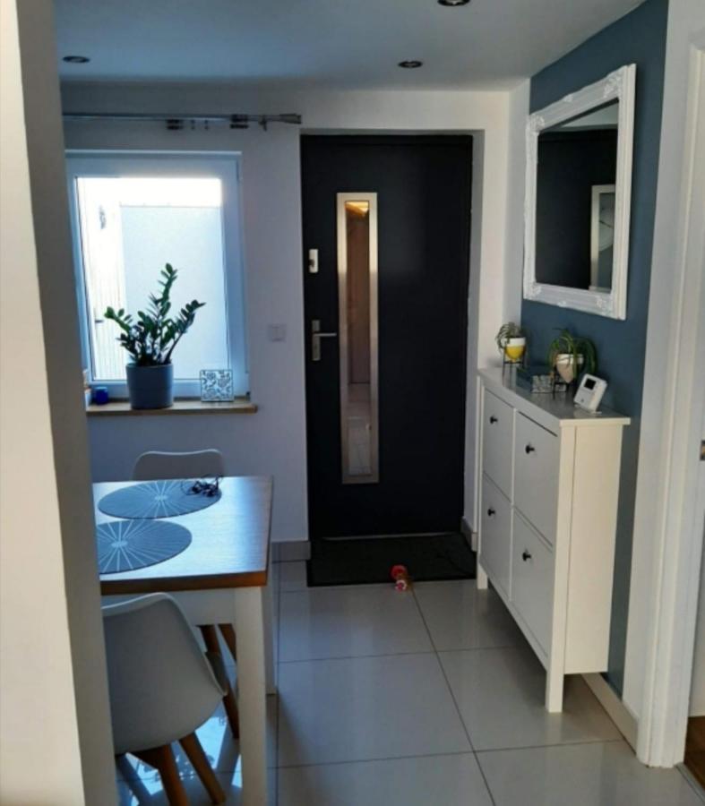 Lovely 2-bed In Apartment *