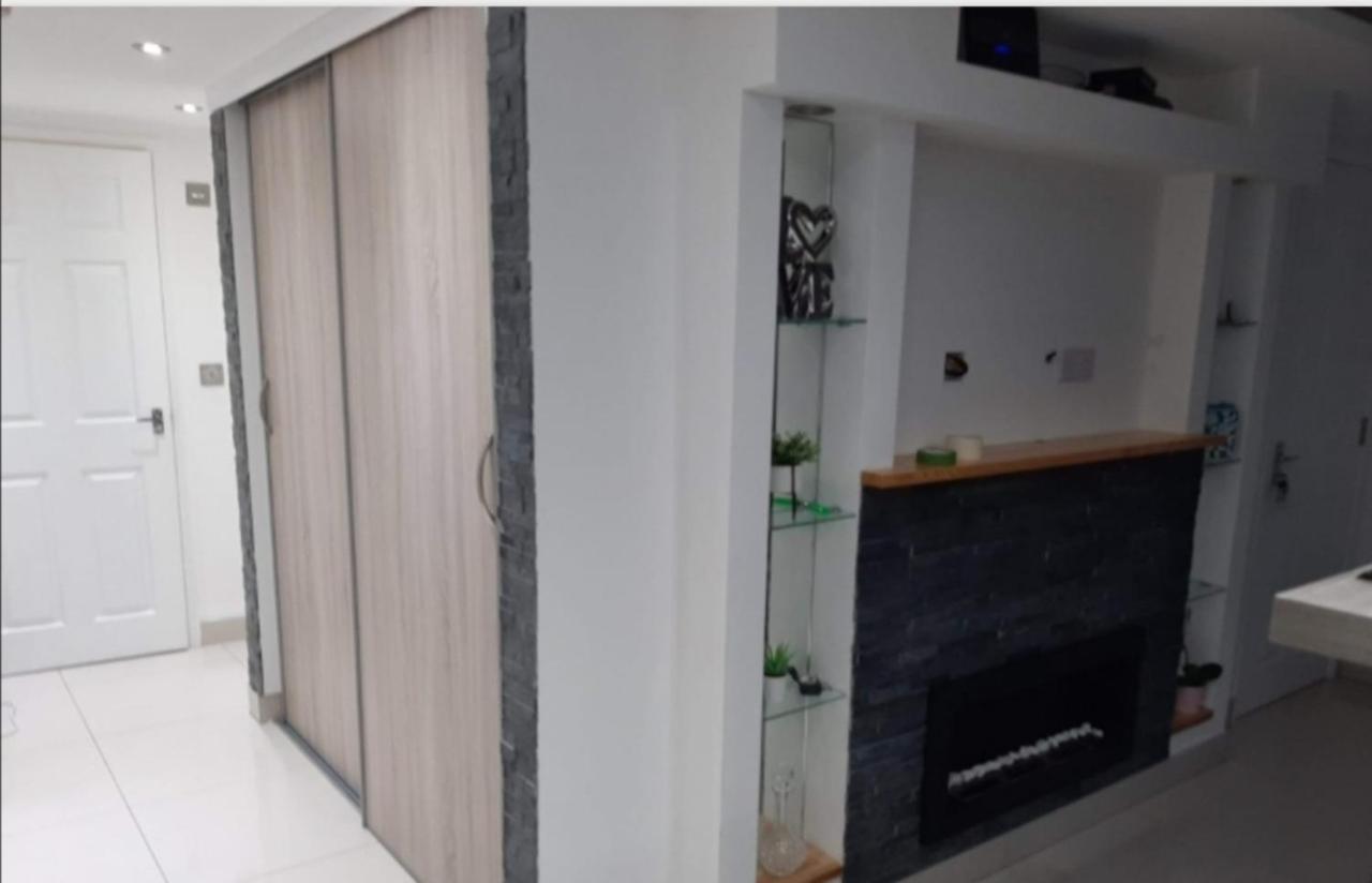 Lovely 2-bed In * Coventry