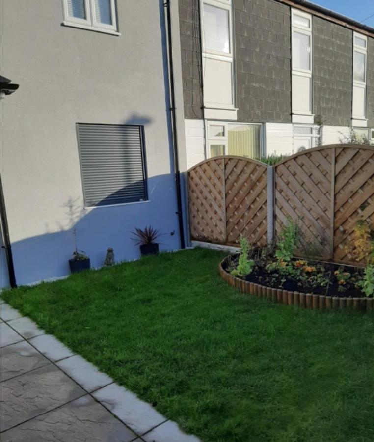 Lovely 2-bed In * Coventry