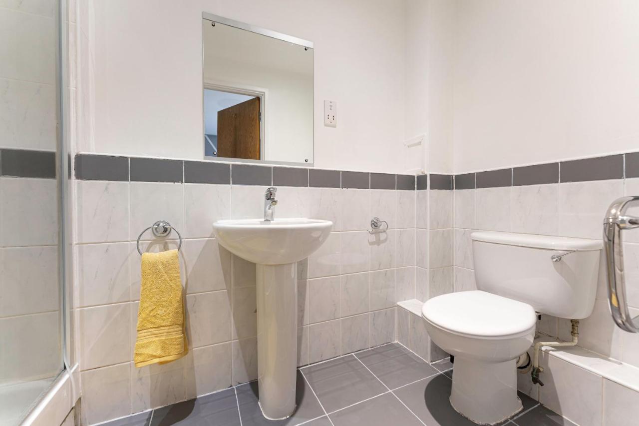 Riley House Spacious City Apartment Coventry