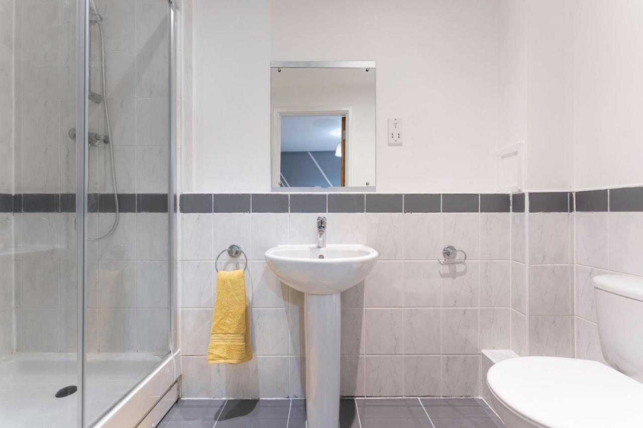 Riley House Spacious City Apartment Coventry