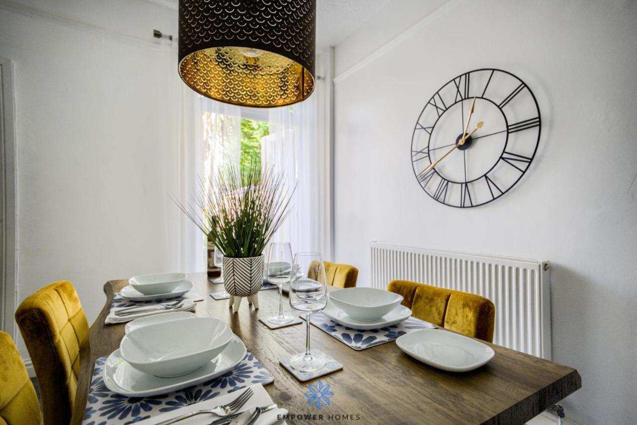 Holiday home Stylish House, Centre, Free Parking, Sleeps 5, By Empower Homes *