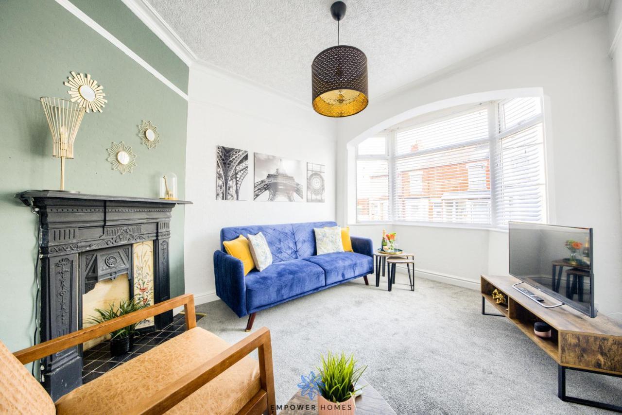 Stylish House, Centre, Free Parking, Sleeps 5, By Empower Homes
