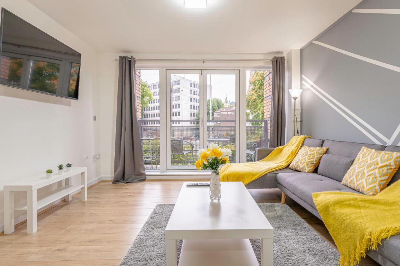 Riley House Spacious City Apartment Coventry