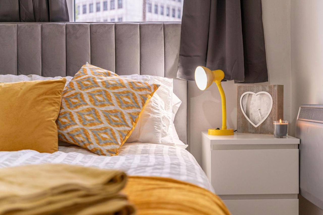 Riley House Spacious City Apartment Coventry