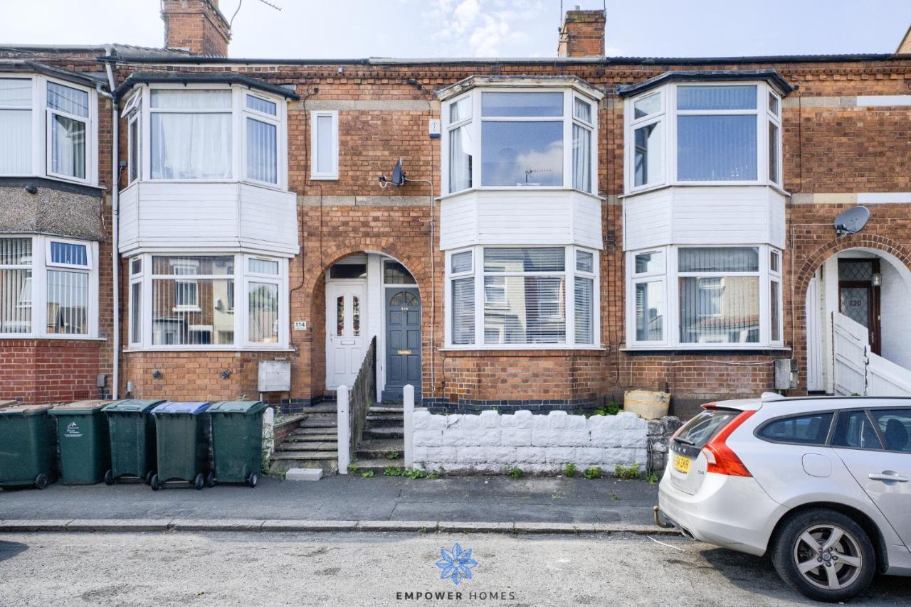 Stylish House, Centre, Free Parking, Sleeps 5, By Empower Homes *