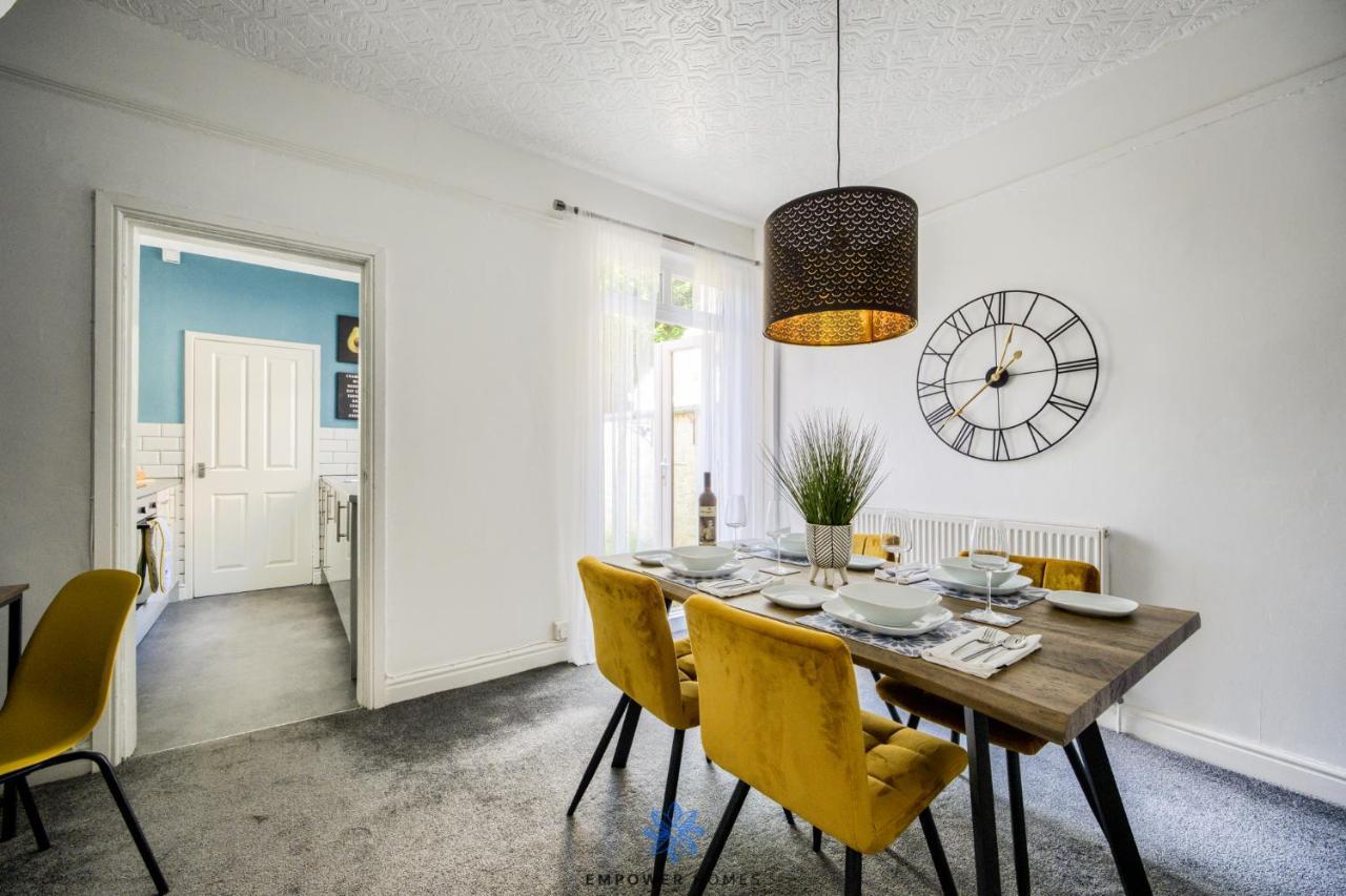Stylish House, Centre, Free Parking, Sleeps 5, By Empower Homes Coventry