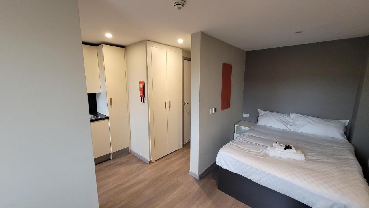Student Only - 1 Night Free Gosford Gate In - Sk Guest house Coventry