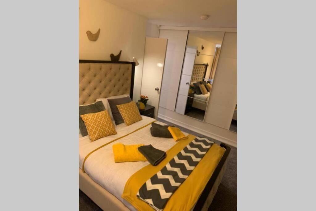 Large 4 Bedroom House In Coventry