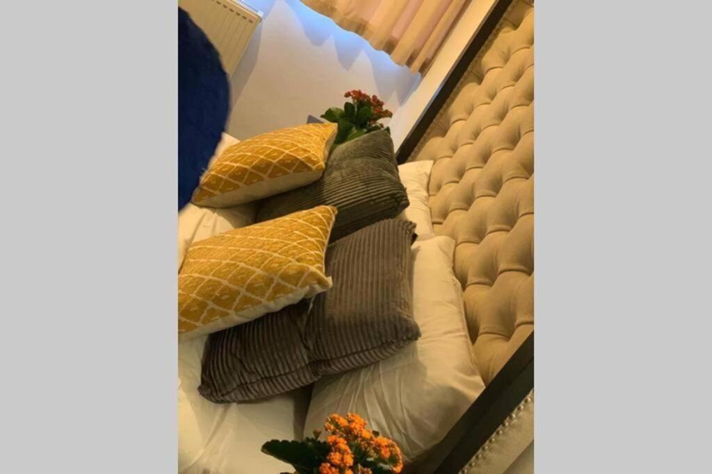 Large 4 Bedroom House In