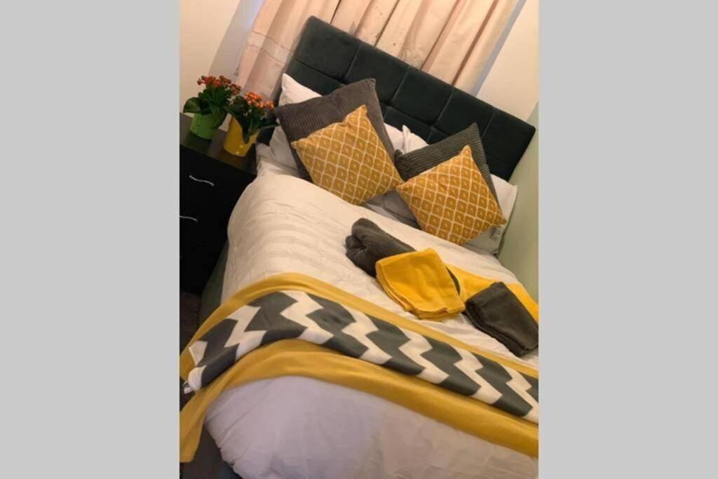 Large 4 Bedroom House In * Coventry