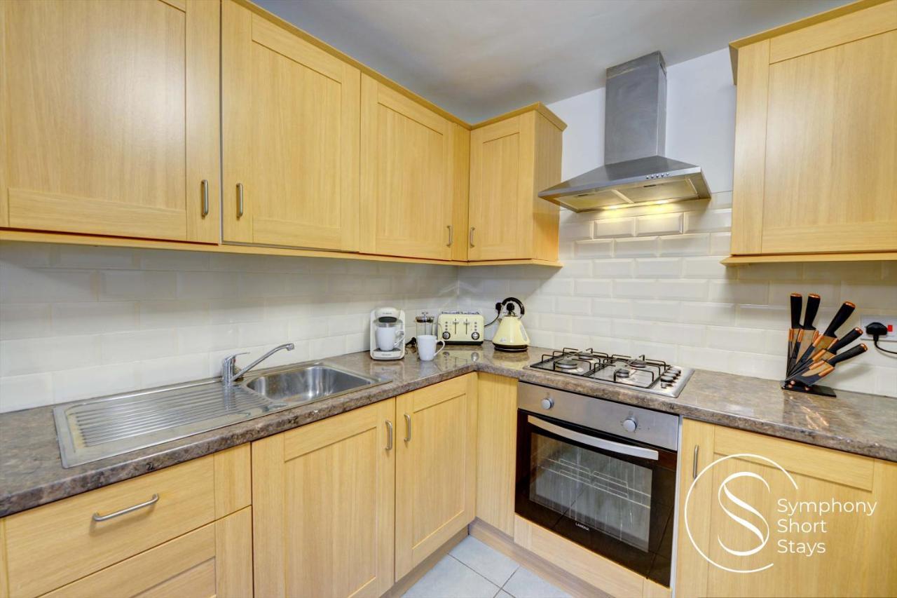 Modern, Stylish Ensuite With Netflix & Parking By Symphony Short Stays Apartamento
