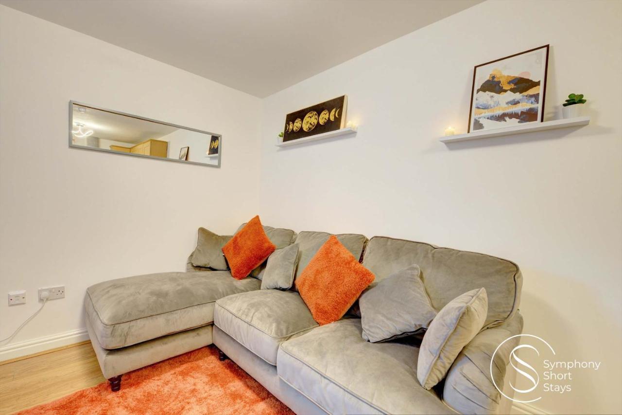 Apartamento Modern, Stylish Ensuite With Netflix & Parking By Symphony Short Stays *