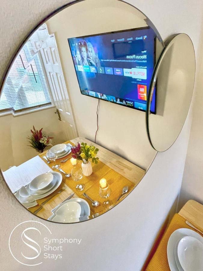 Apartamento Modern, Stylish Ensuite With Netflix & Parking By Symphony Short Stays
