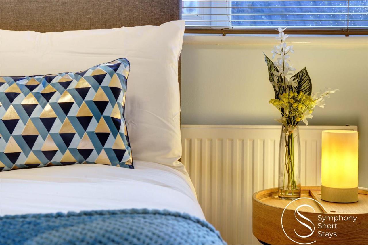 Modern, Stylish Ensuite With Netflix & Parking By Symphony Short Stays