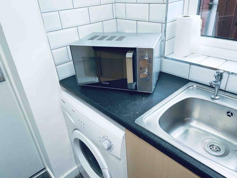 Homely 3 Bed Town House In City Centre * Coventry