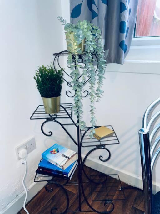 Homely 3 Bed Town House In City Centre Coventry