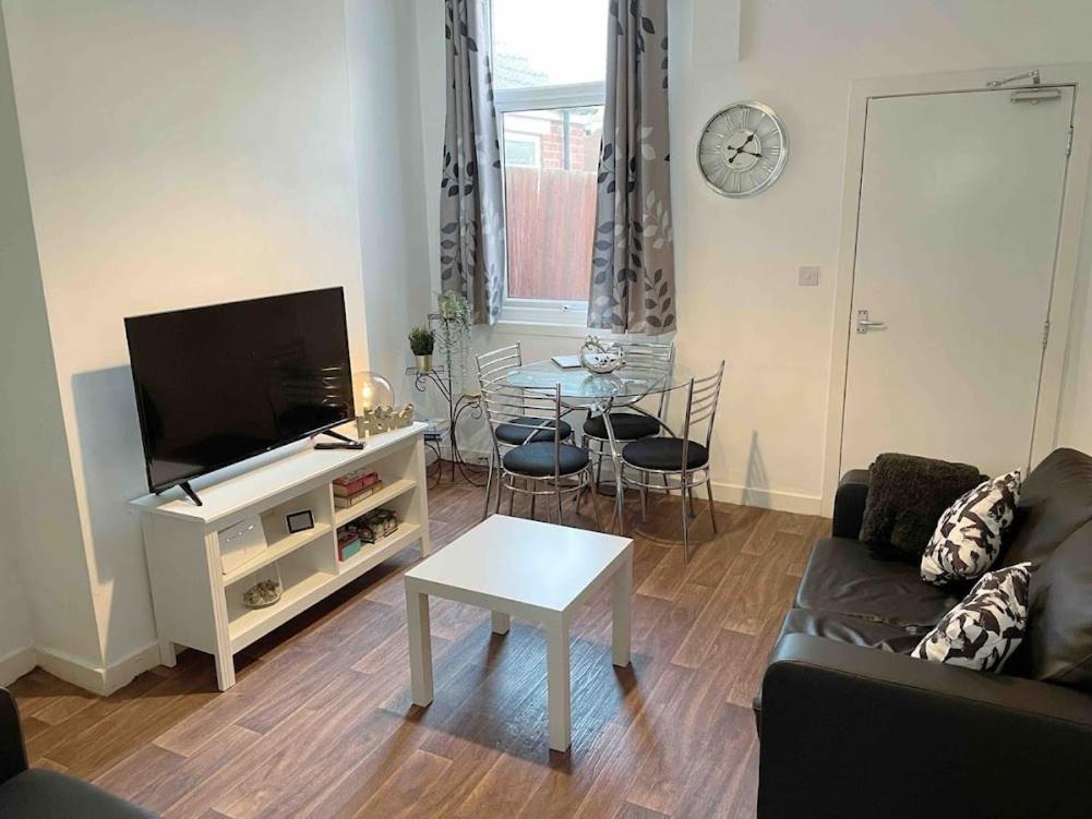 Apartamento Homely 3 Bed Town House In City Centre *