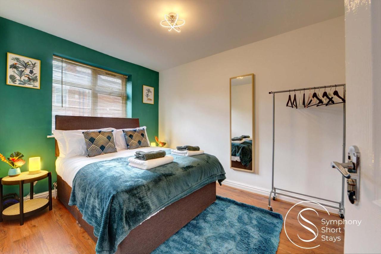 Modern, Stylish Ensuite With Netflix & Parking By Symphony Short Stays