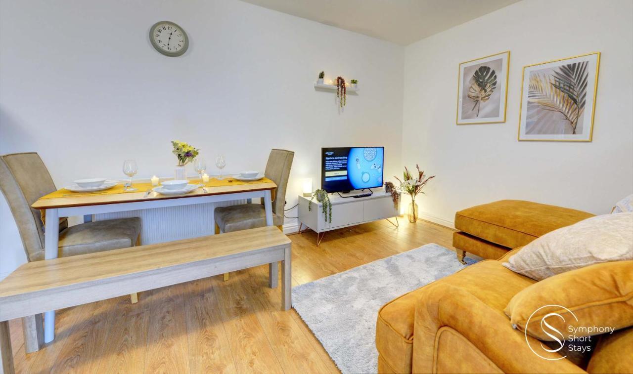 Modern, Stylish Ensuite With Netflix & Parking By Symphony Short Stays