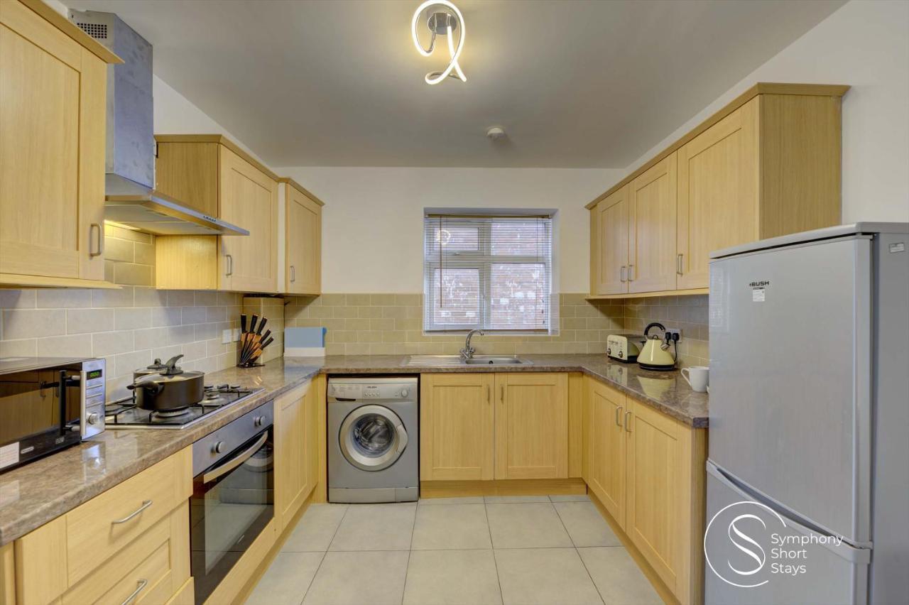 Modern, Stylish Ensuite With Netflix & Parking By Symphony Short Stays Coventry