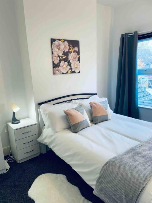 Apartamento Homely 3 Bed Town House In City Centre