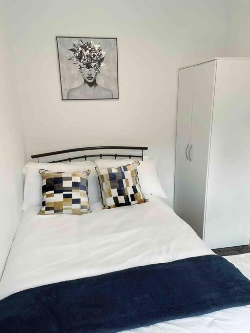 Apartamento Homely 3 Bed Town House In City Centre *