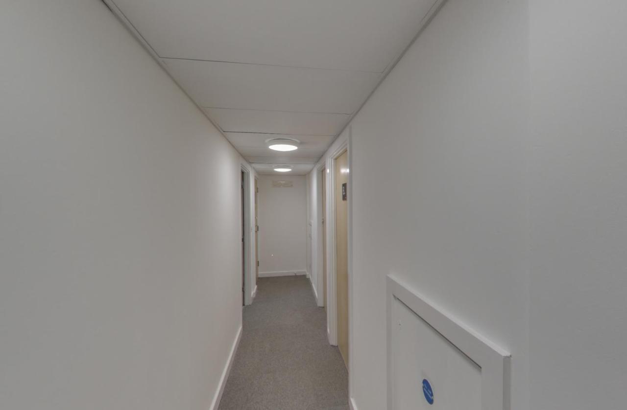 Ensuite Rooms, - Sk *