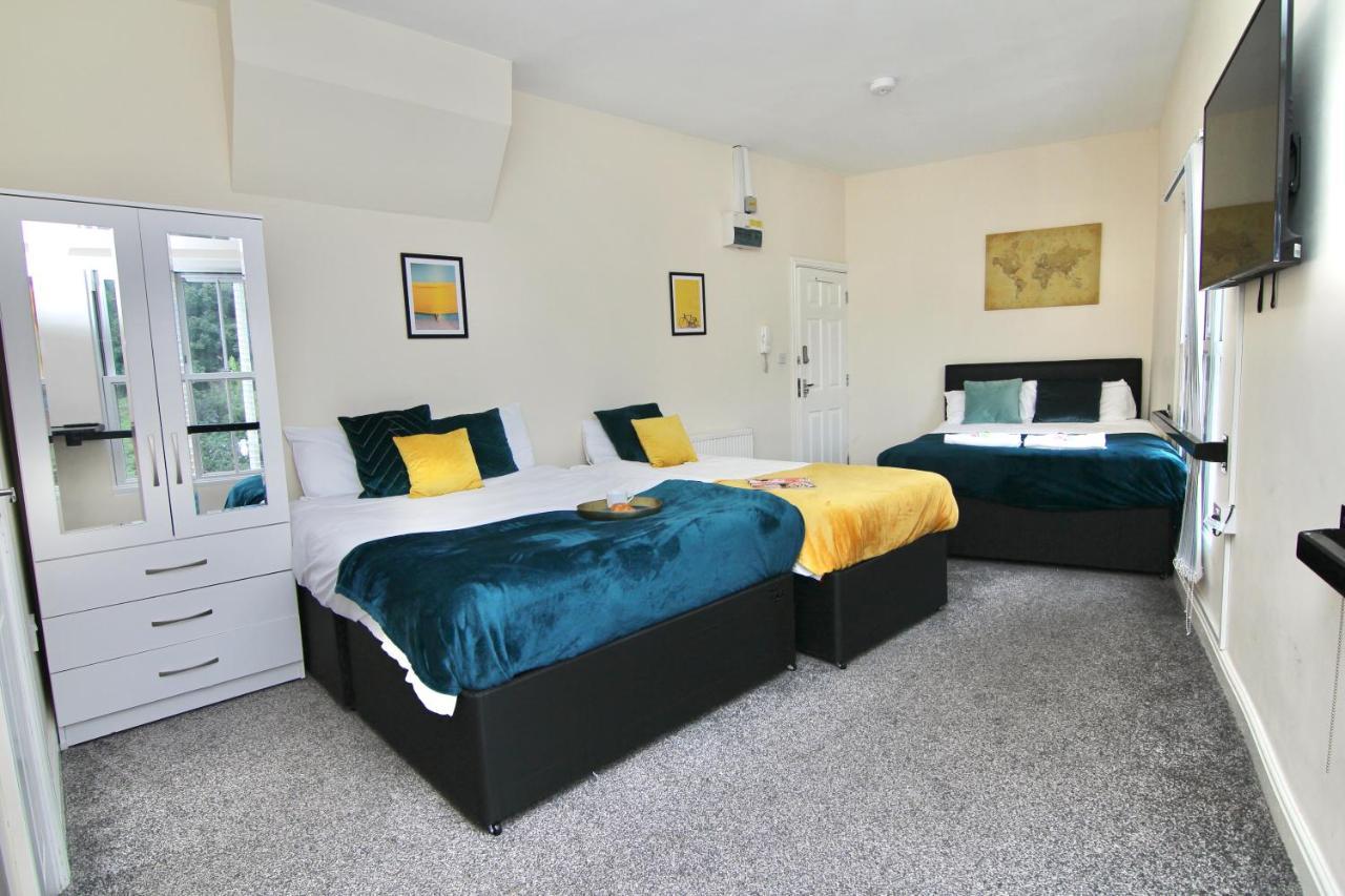 Elegant 5 Mins Walk To Transport Museum Apartment *