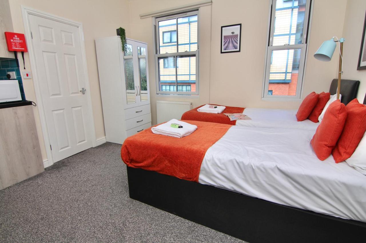 Charming 2 Mins Walk To Belgrade Theatre Apartamento Coventry