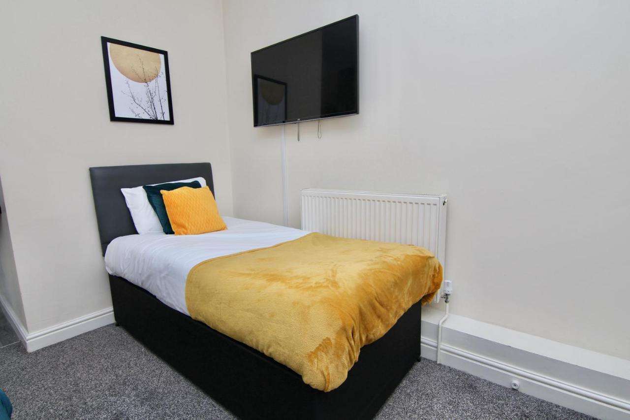 Cute 4 Mins Walk To Planet Ice, Sleeps 3 *