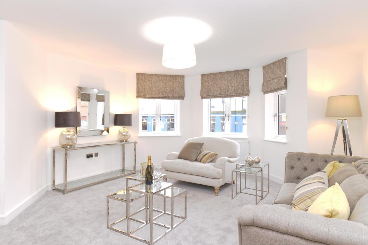Brand New! Contemporary 2-bed Flat - Sleeps 4 - Free Parking *