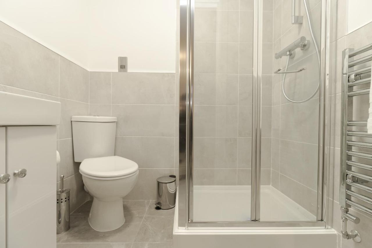 Apartamento Just Launched! Modern 2-bed Flat - Sleeps 6 - Free Parking *