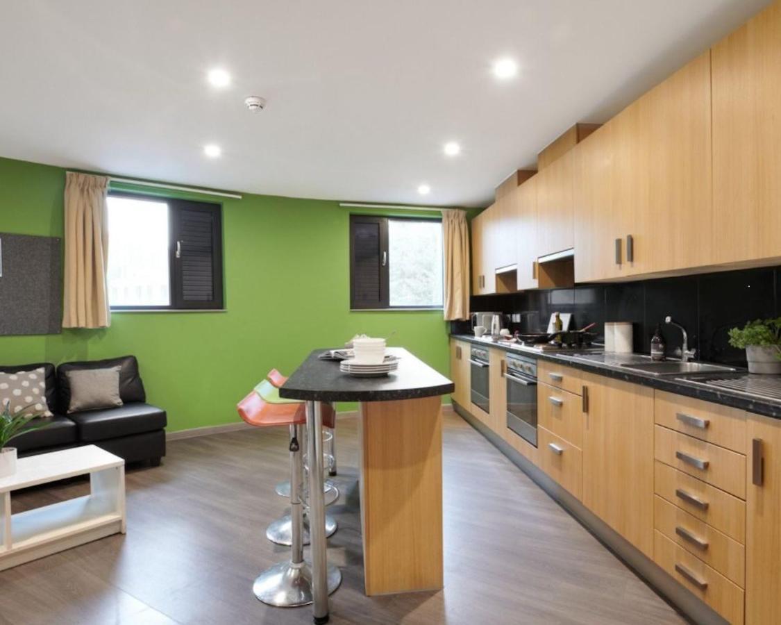 Student Only - 1 Night Free Gosford Gate In - Sk Guest house Coventry