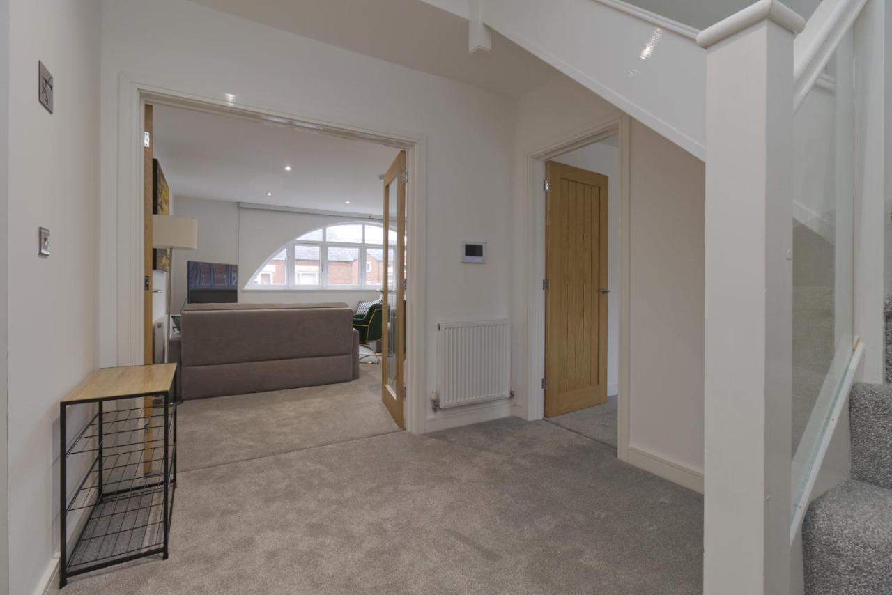 Apartamento Unique! Stunning 3-bed Penthouse Flat - 2 Floors - Sleeps 8 - Free Parking Coventry
