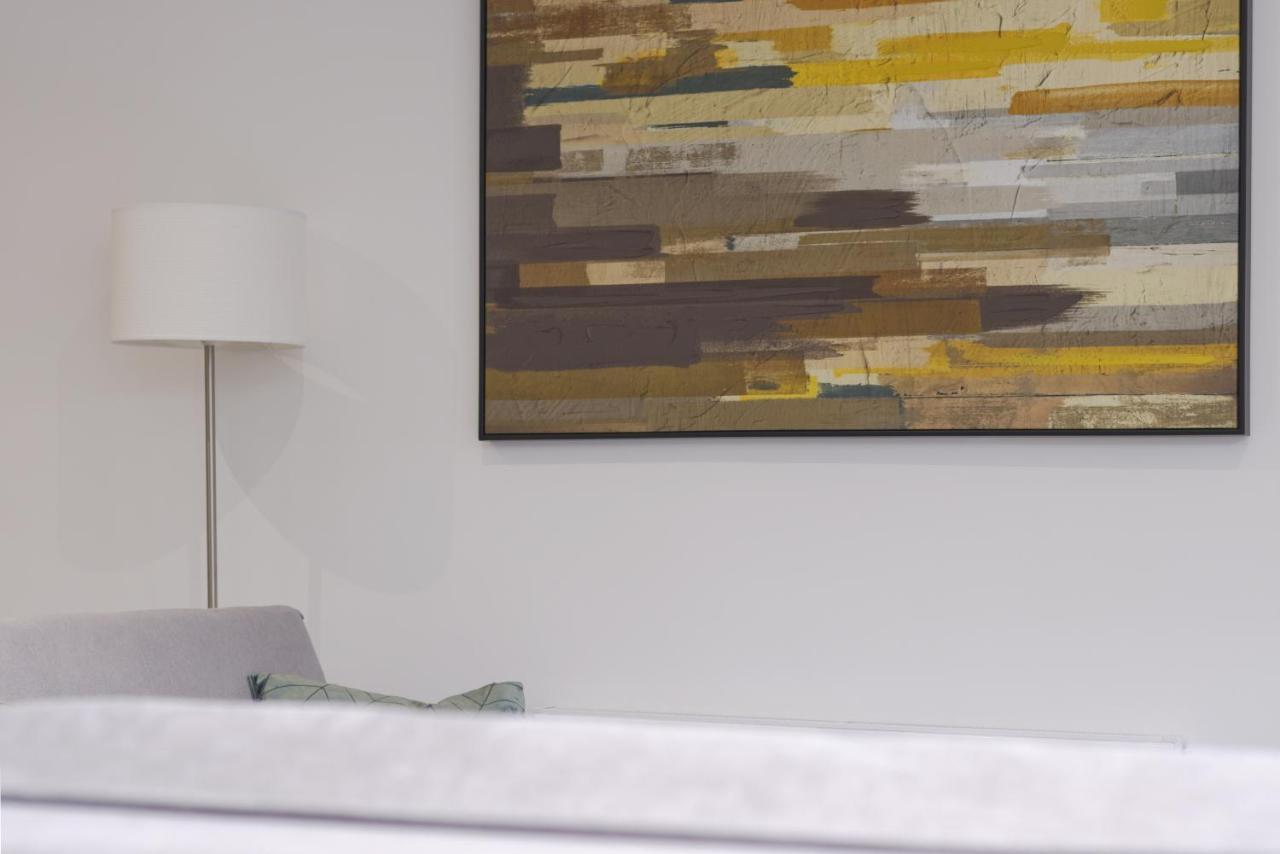 Unique! Stunning 3-bed Penthouse Flat - 2 Floors - Sleeps 8 - Free Parking Apartamento