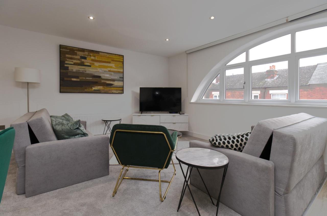 Unique! Stunning 3-bed Penthouse Flat - 2 Floors - Sleeps 8 - Free Parking Apartamento