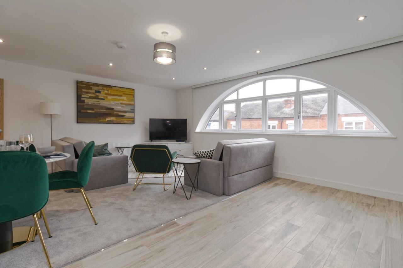 Unique! Stunning 3-bed Penthouse Flat - 2 Floors - Sleeps 8 - Free Parking Coventry