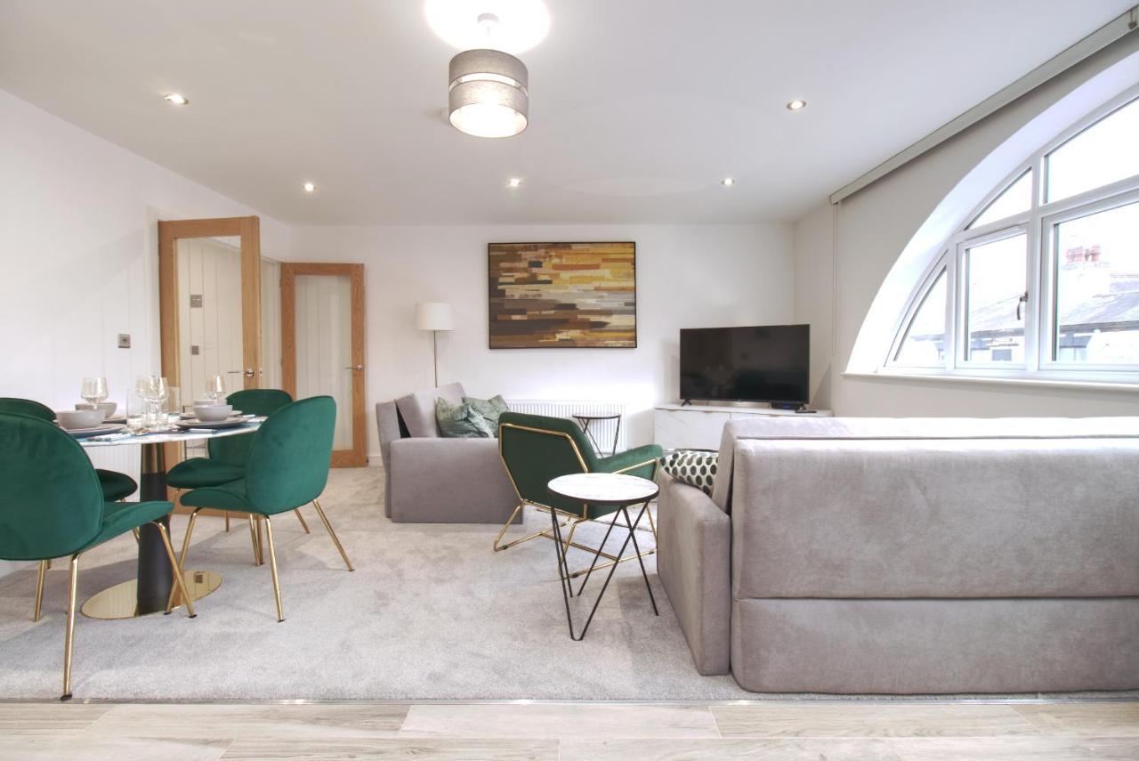 Unique! Stunning 3-bed Penthouse Flat - 2 Floors - Sleeps 8 - Free Parking