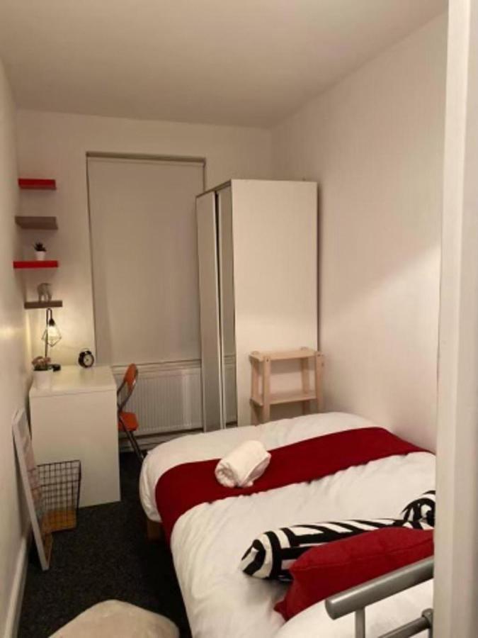 Holiday home Spacious Four Bedroom 3 Bathrooms - Coventry